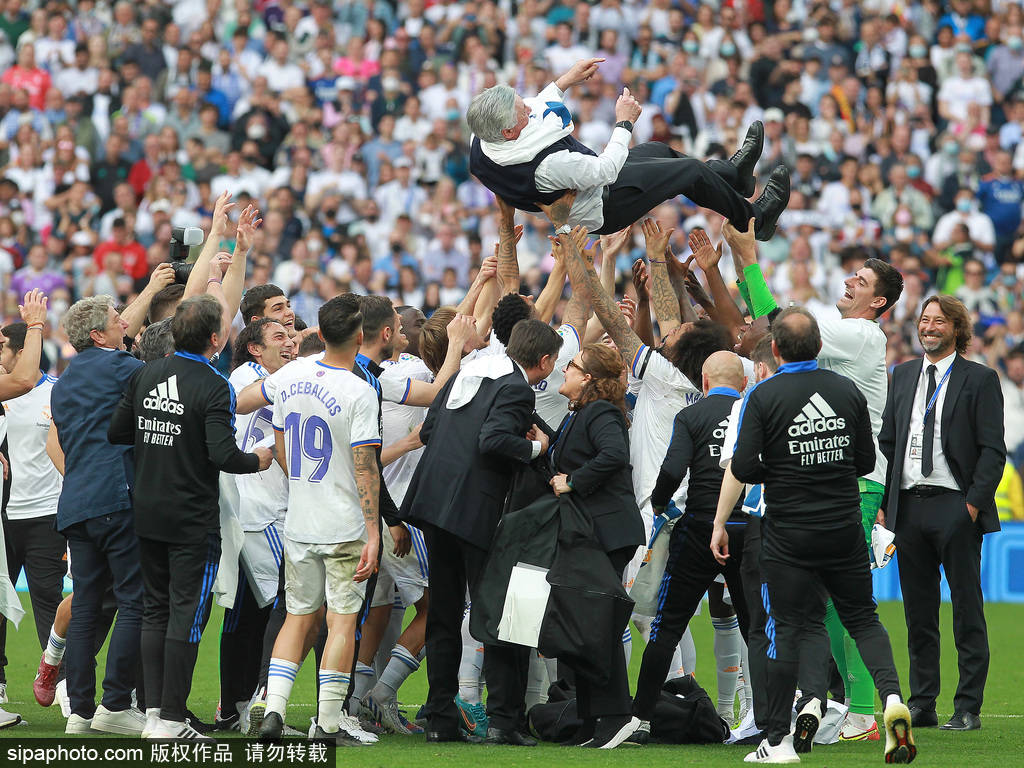 爱游戏在线-马德里竞技强势塞维利亚，德利赫特完成帽子戏法