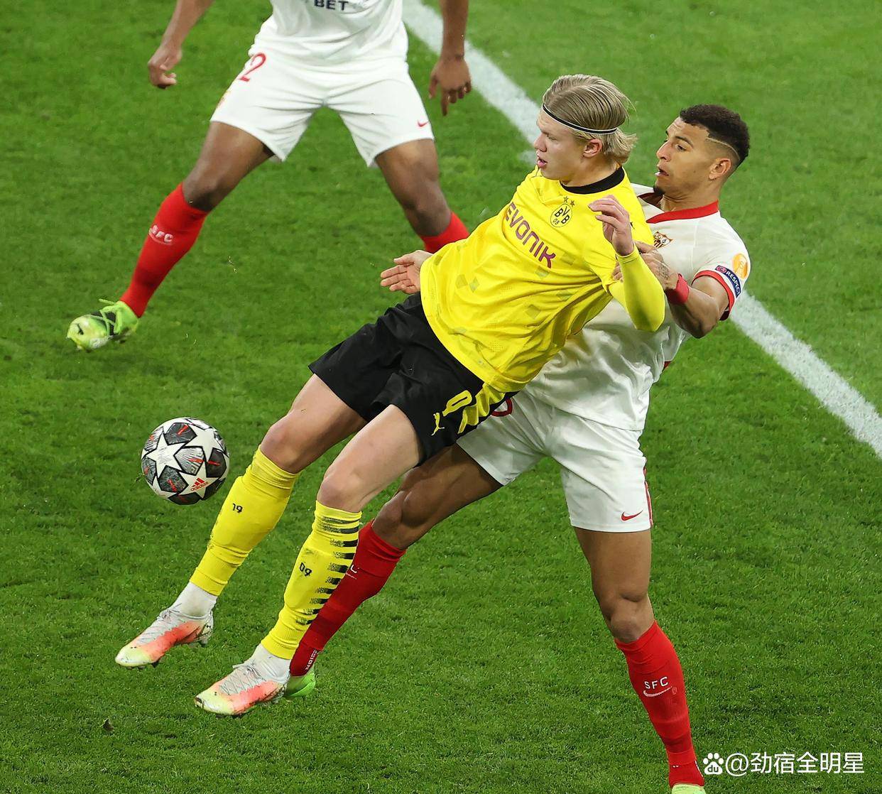 包含多特蒙德险胜中国，拉什福德状态火热的词条