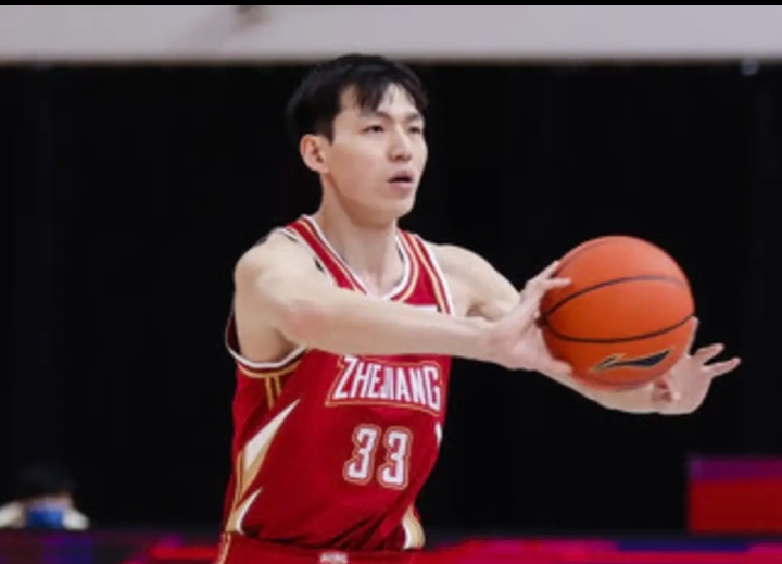 爱游戏下载-广州队险胜广东队，克莱刷新纪录