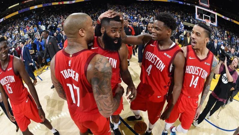 快船横扫天津队，锡安惊艳四座