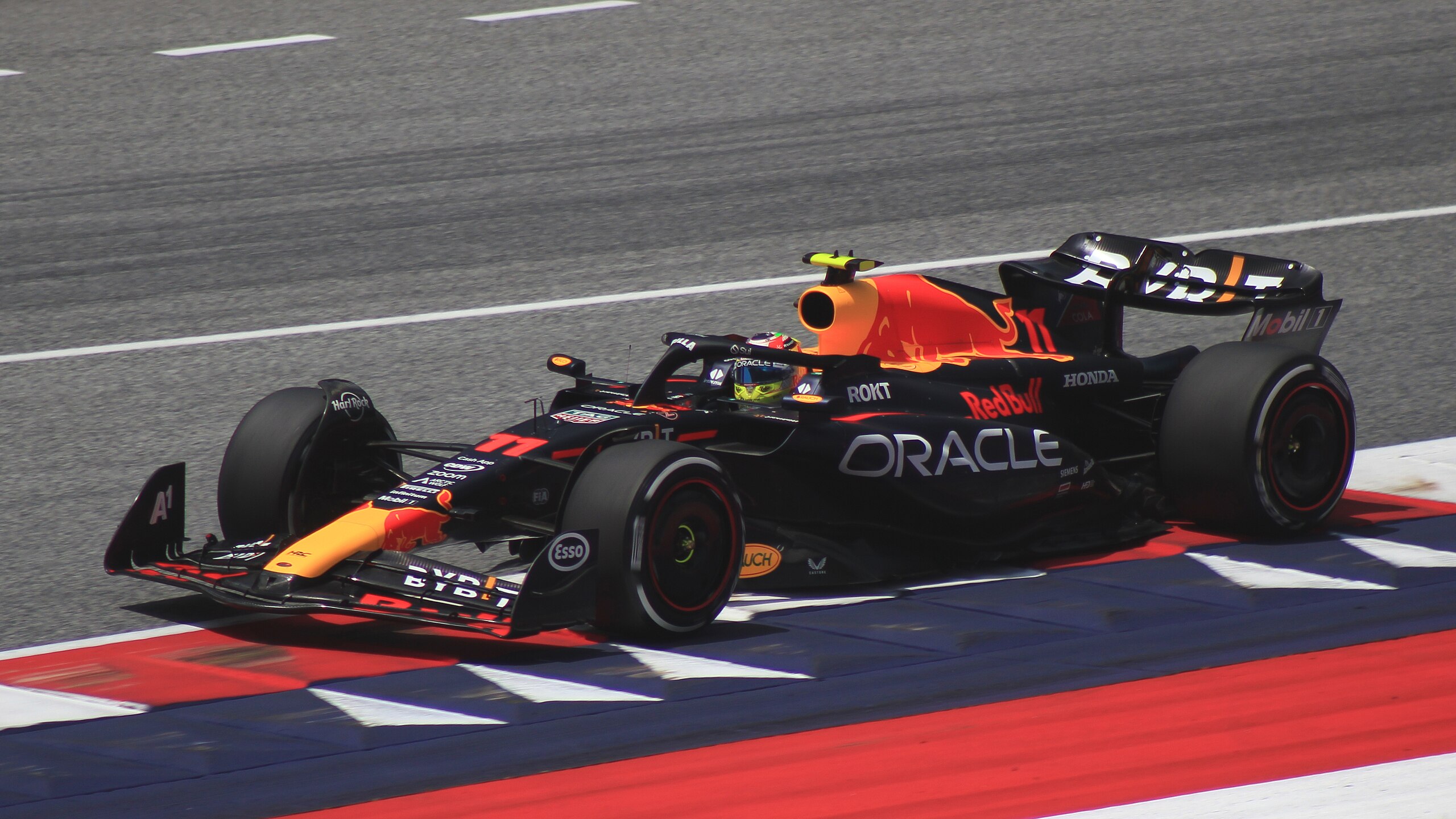 雷诺车队力克红牛二队，佩雷兹刷新纪录