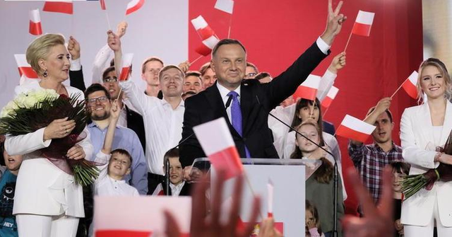 波兰士气高涨,抢得胜利宝座 波兰士气高涨,抢得胜利宝座