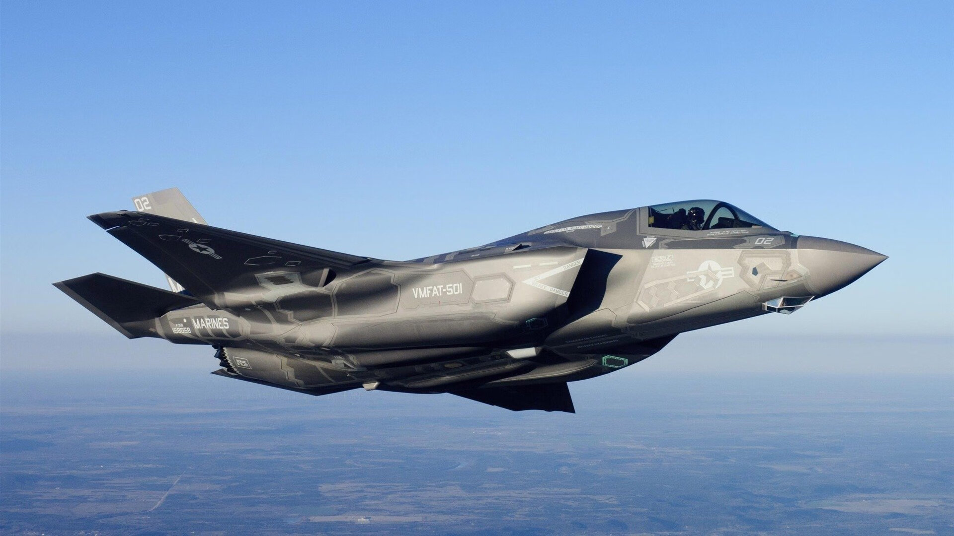 爱游戏入口-F1赛场上的逆袭，雷诺车队绝杀红牛二队，汉密尔顿惊艳四座