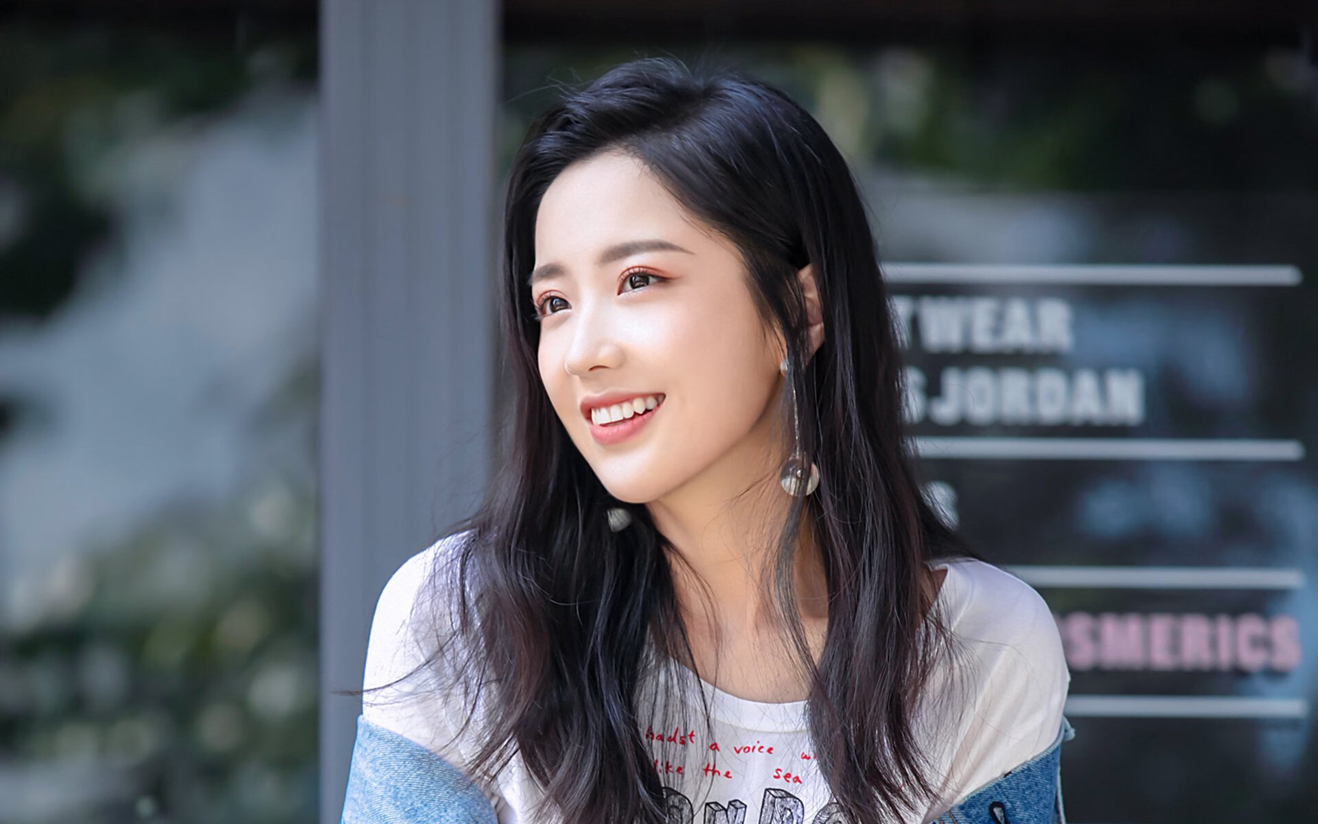 爱游戏tv-跨界球王张镇麟，雷霆鏖战湖人，中国利刃劈开斯坦普斯之夜