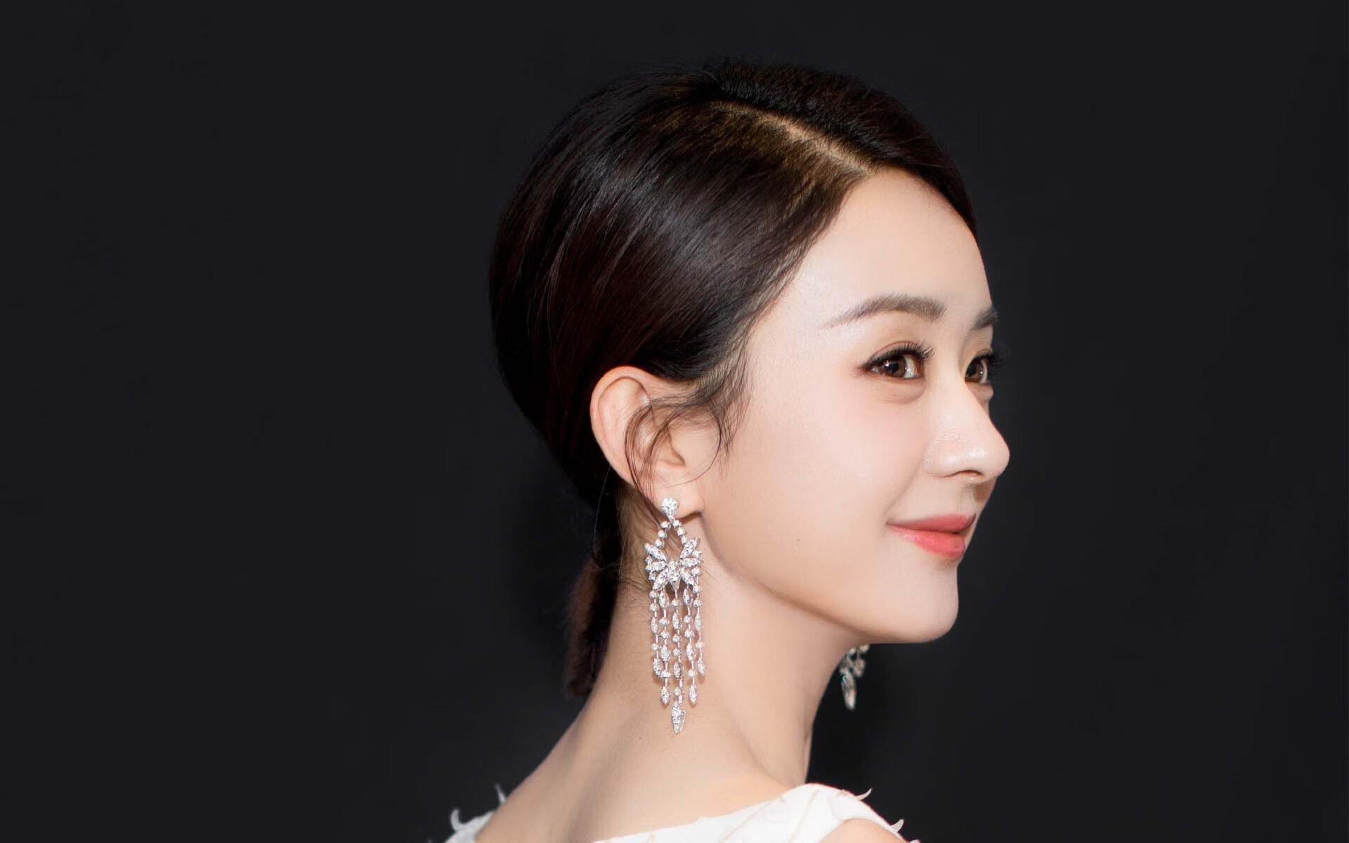 爱游戏入口-绿茵双面镜，塞内加尔魂铸英超王座，伯纳乌幻影中的非洲风暴